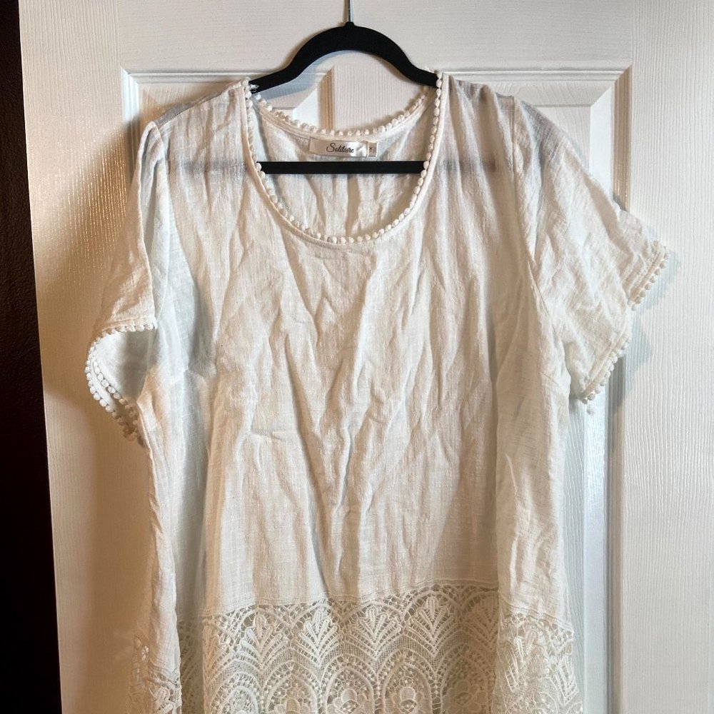 Plus size- 1X White Linen top/tunic w/Lace detail